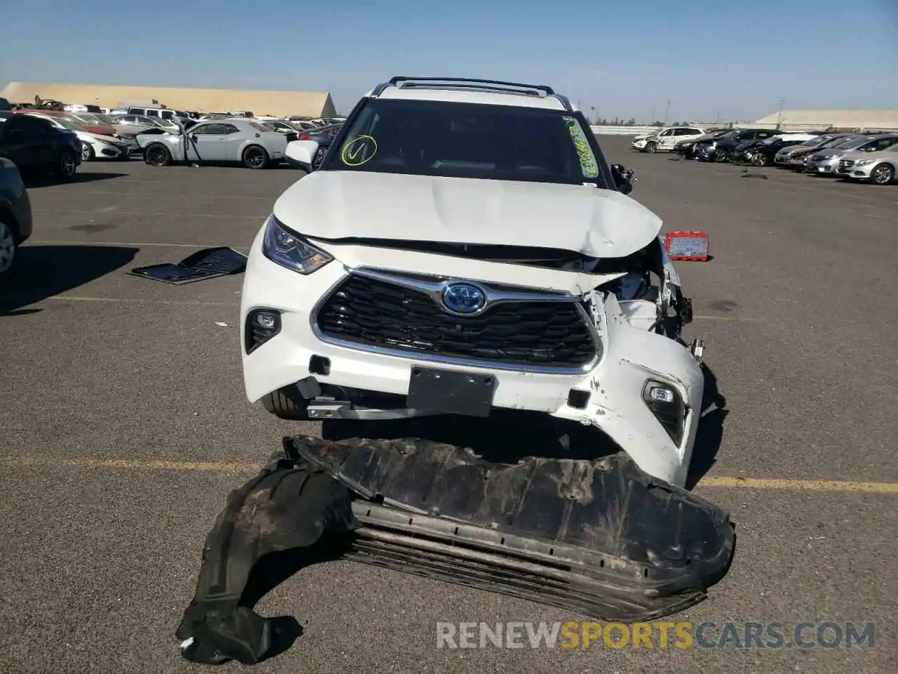 9 Photograph of a damaged car 5TDEBRCH4NS092711 TOYOTA HIGHLANDER 2022