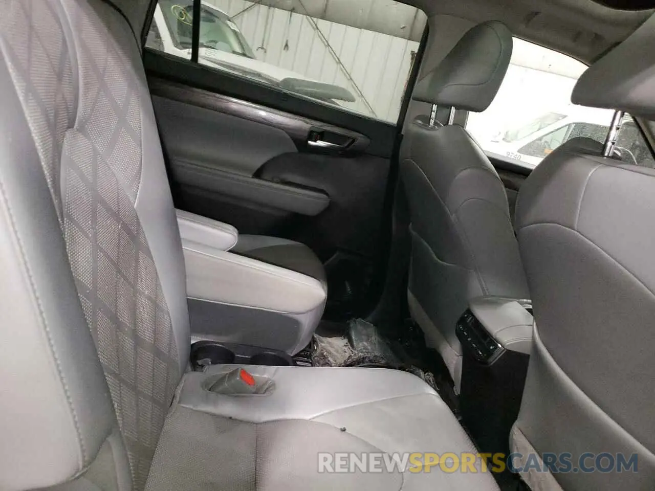 11 Photograph of a damaged car 5TDEBRCH6NS076672 TOYOTA HIGHLANDER 2022