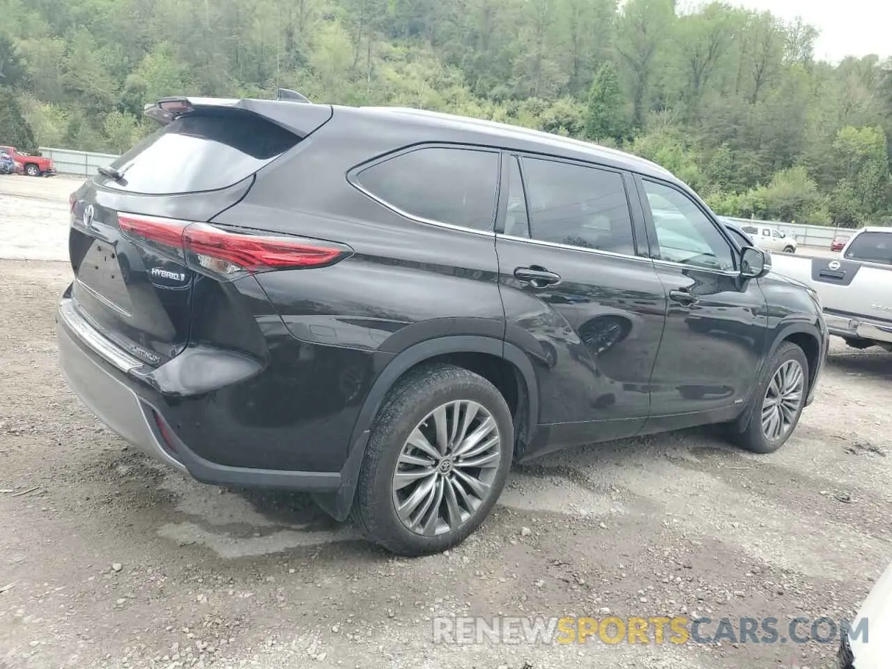 3 Photograph of a damaged car 5TDEBRCH6NS079586 TOYOTA HIGHLANDER 2022
