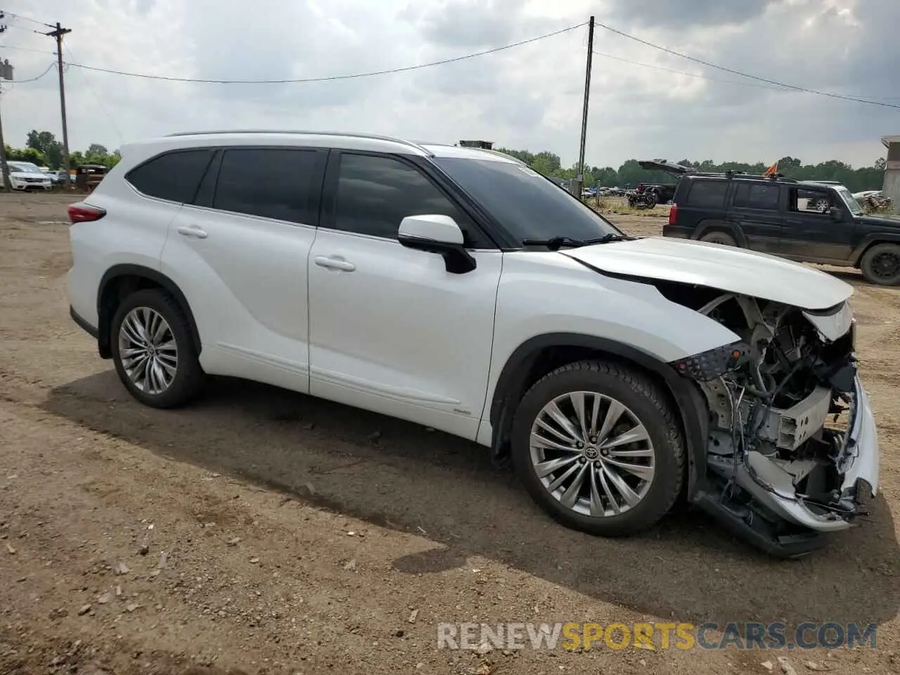 4 Photograph of a damaged car 5TDEBRCH6NS084223 TOYOTA HIGHLANDER 2022