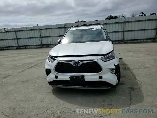 13 Photograph of a damaged car 5TDEBRCH8NS090895 TOYOTA HIGHLANDER 2022