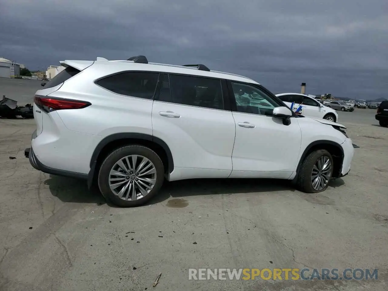 3 Photograph of a damaged car 5TDEBRCH8NS090895 TOYOTA HIGHLANDER 2022