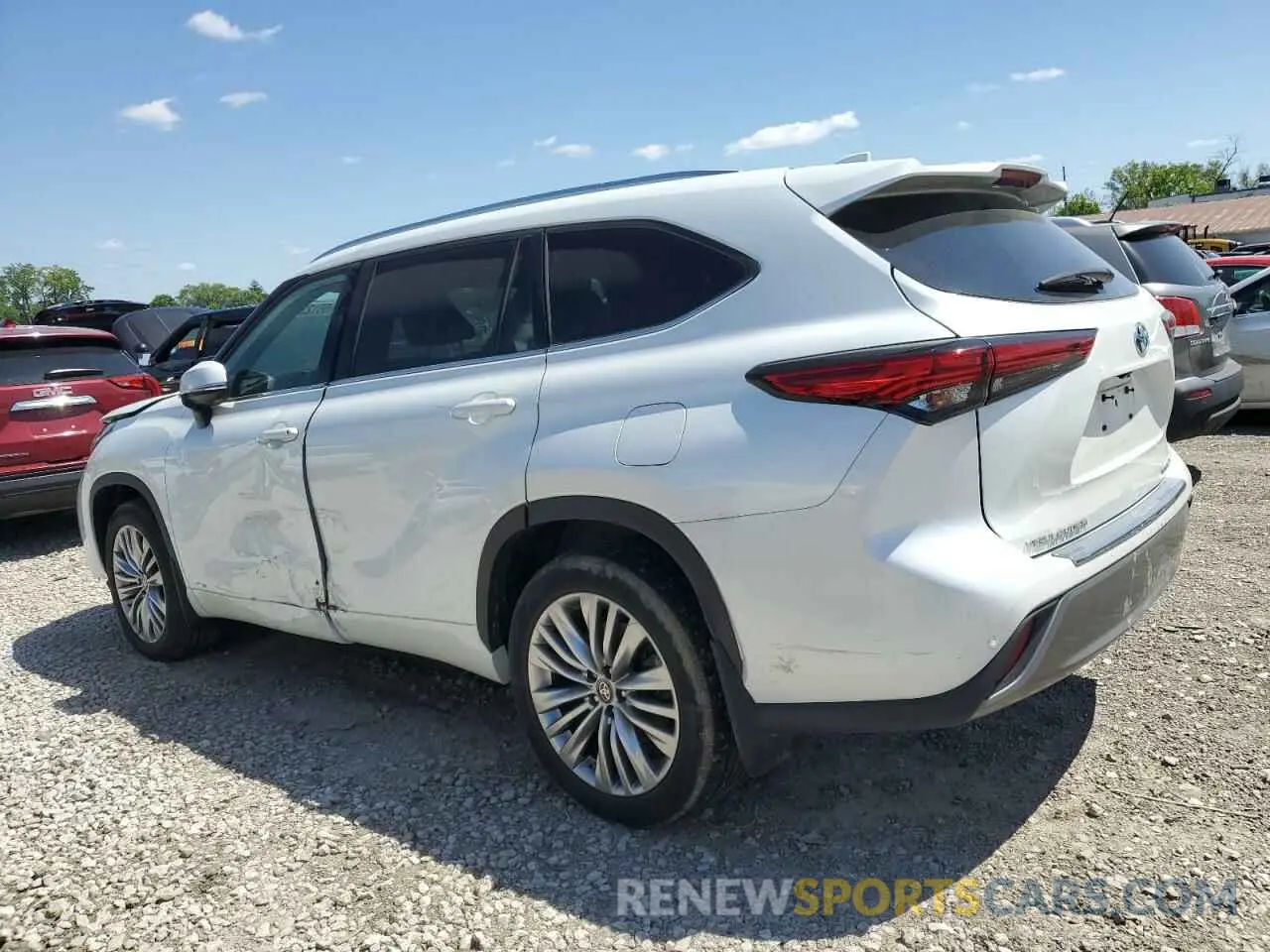 2 Photograph of a damaged car 5TDEBRCH9NS083499 TOYOTA HIGHLANDER 2022