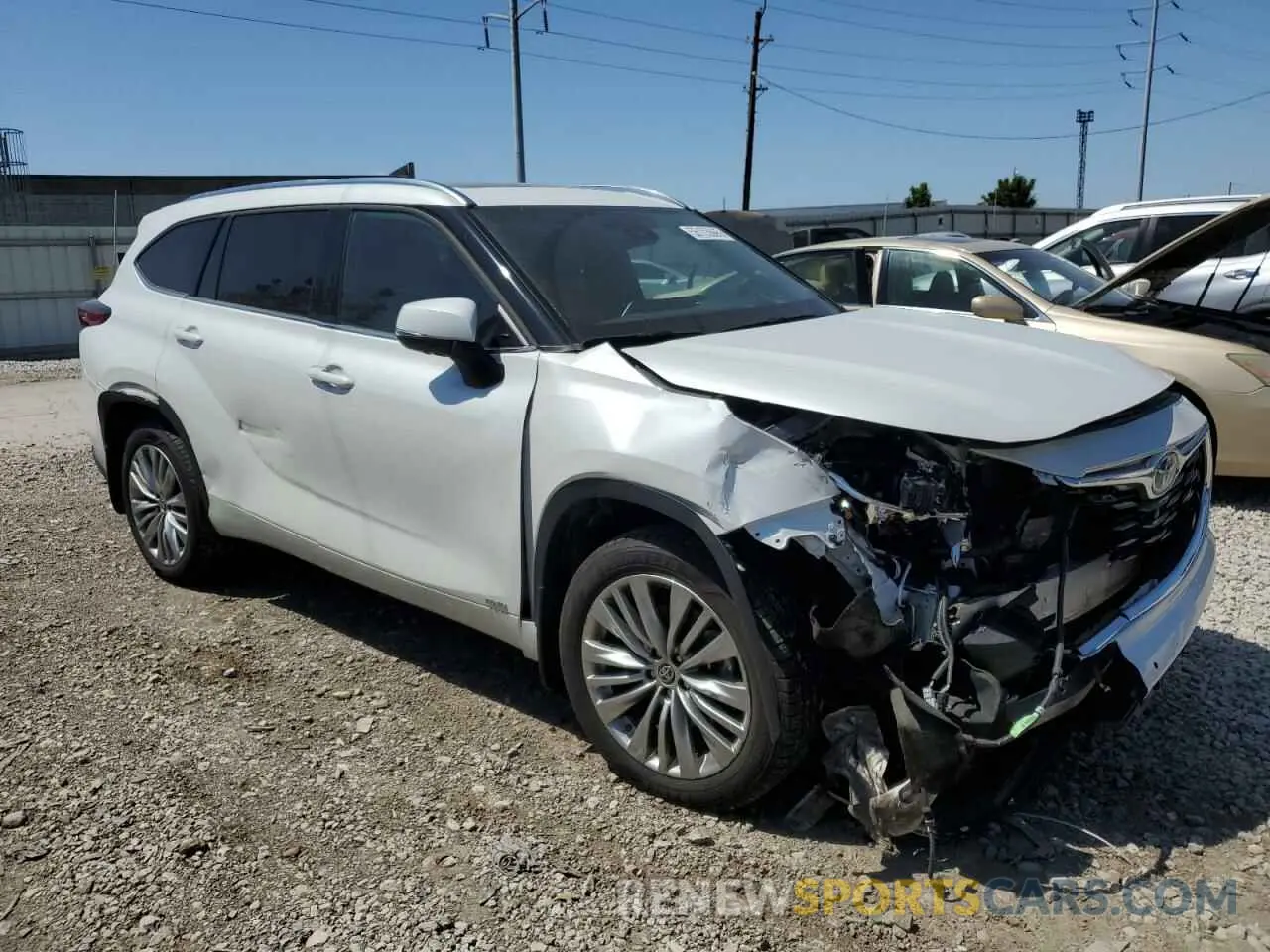 4 Photograph of a damaged car 5TDEBRCH9NS083499 TOYOTA HIGHLANDER 2022