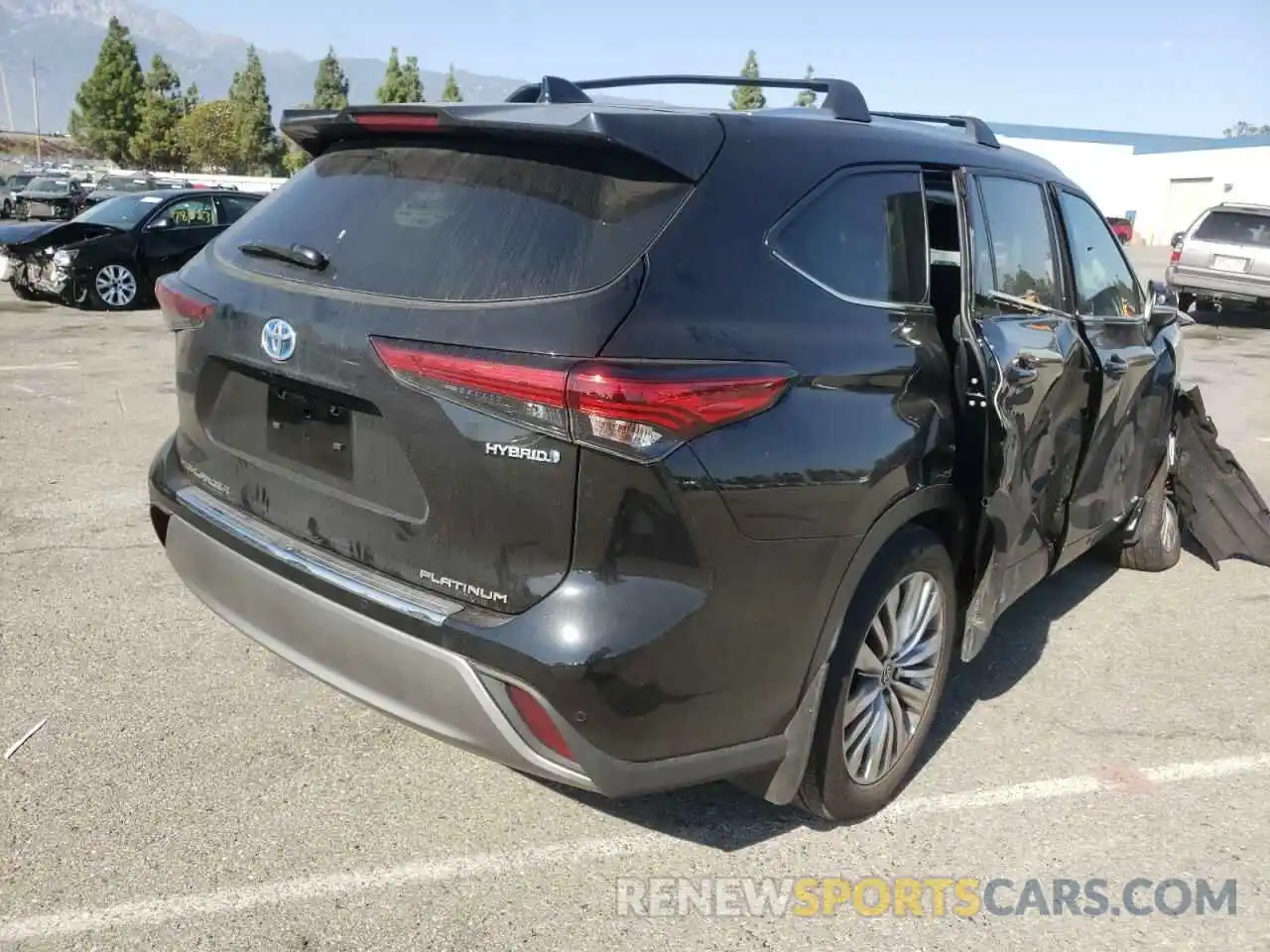 4 Photograph of a damaged car 5TDEBRCHXNS082880 TOYOTA HIGHLANDER 2022