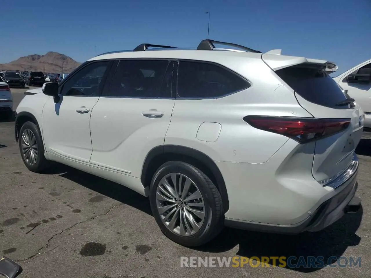 2 Photograph of a damaged car 5TDFARAH5NS012746 TOYOTA HIGHLANDER 2022