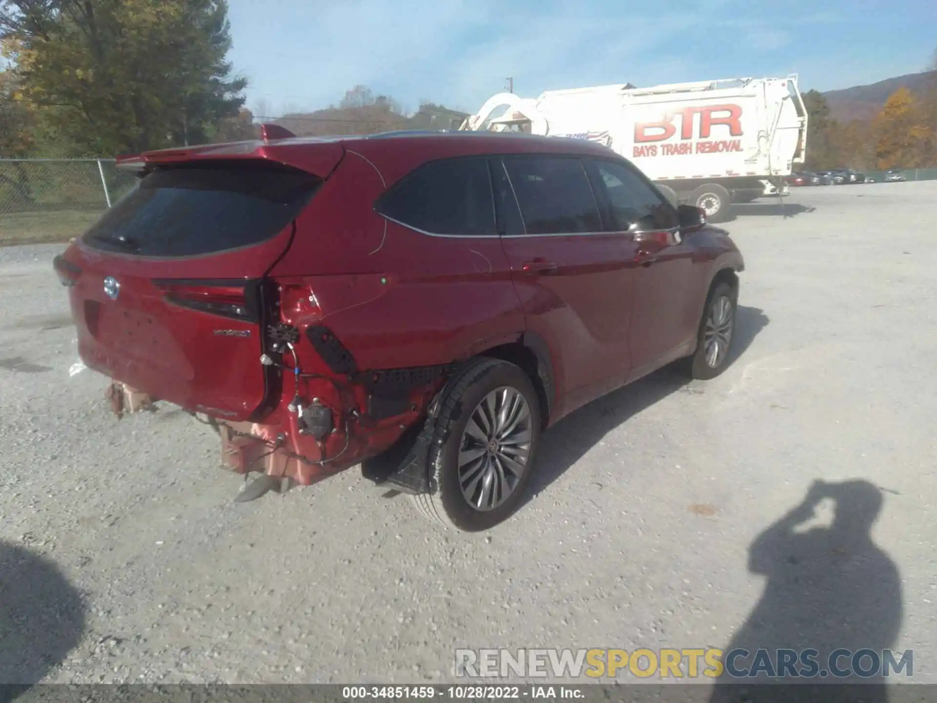 4 Photograph of a damaged car 5TDFARAH5NS014044 TOYOTA HIGHLANDER 2022