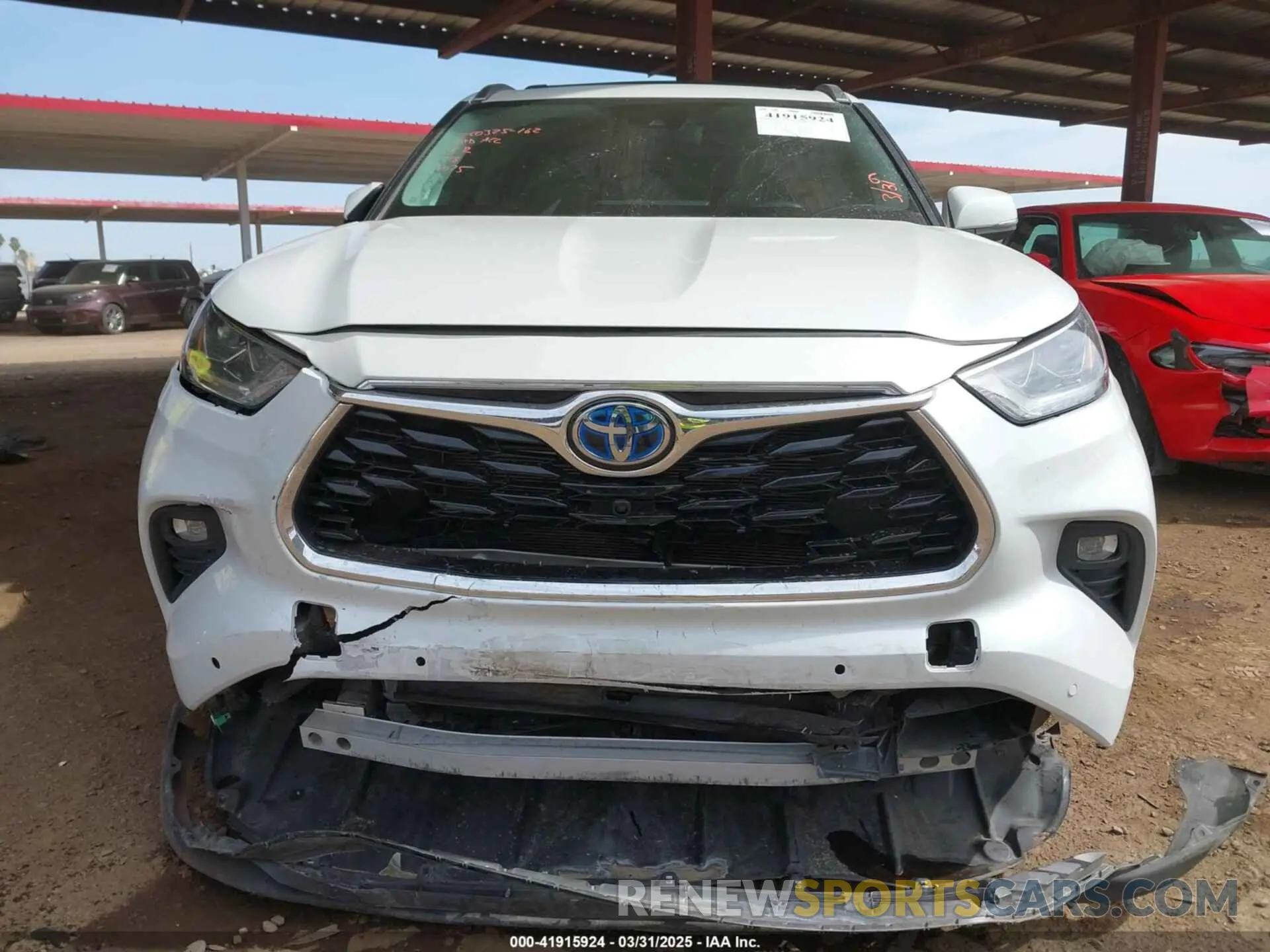 11 Photograph of a damaged car 5TDFARAH5NS014075 TOYOTA HIGHLANDER 2022