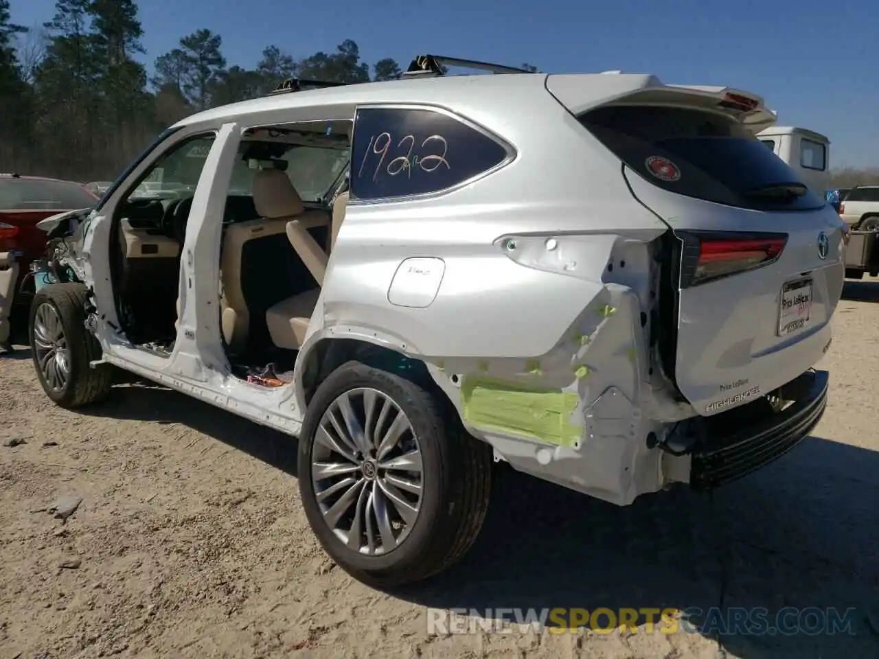 3 Photograph of a damaged car 5TDFARAHXNS013486 TOYOTA HIGHLANDER 2022