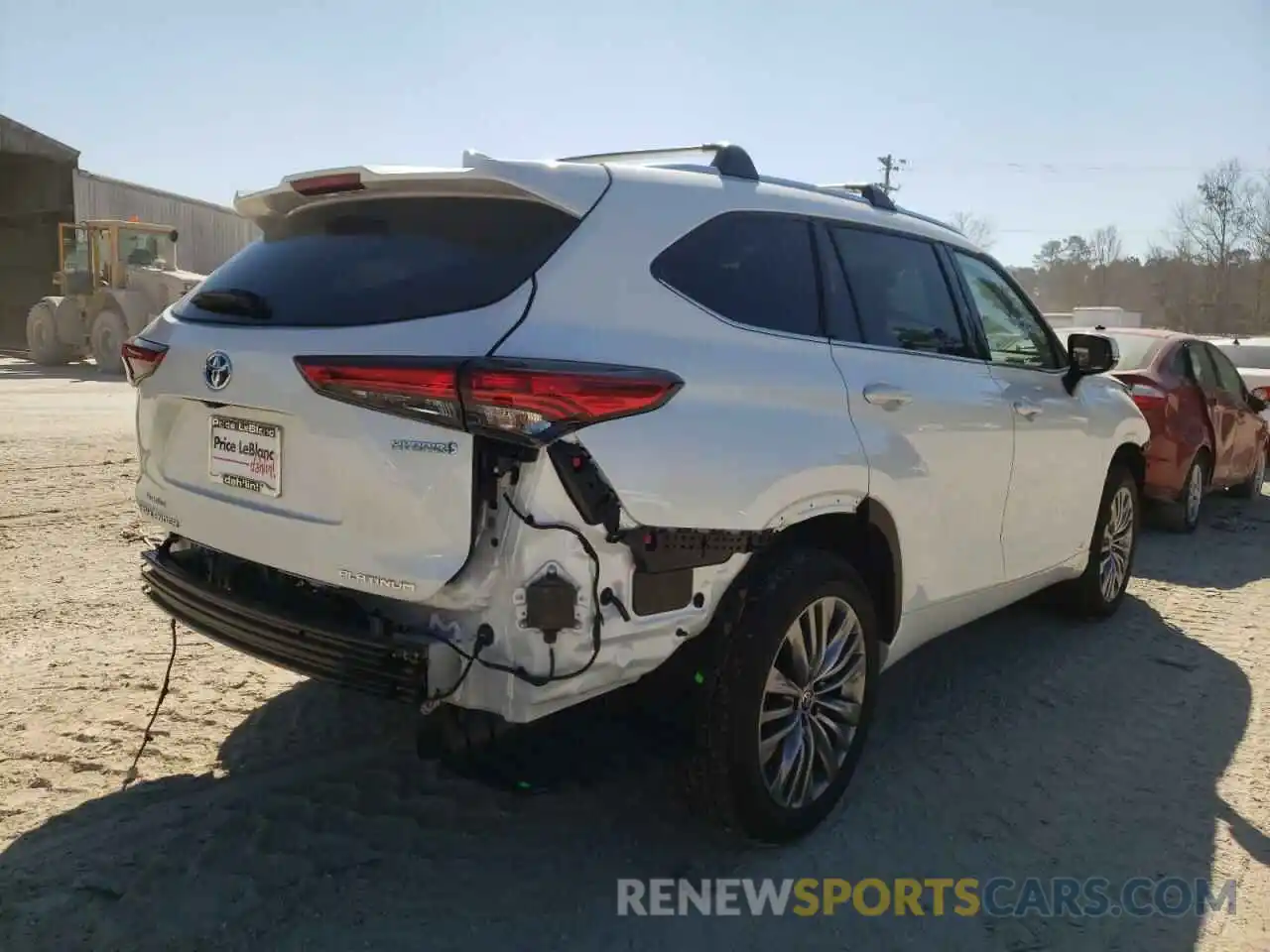 4 Photograph of a damaged car 5TDFARAHXNS013486 TOYOTA HIGHLANDER 2022