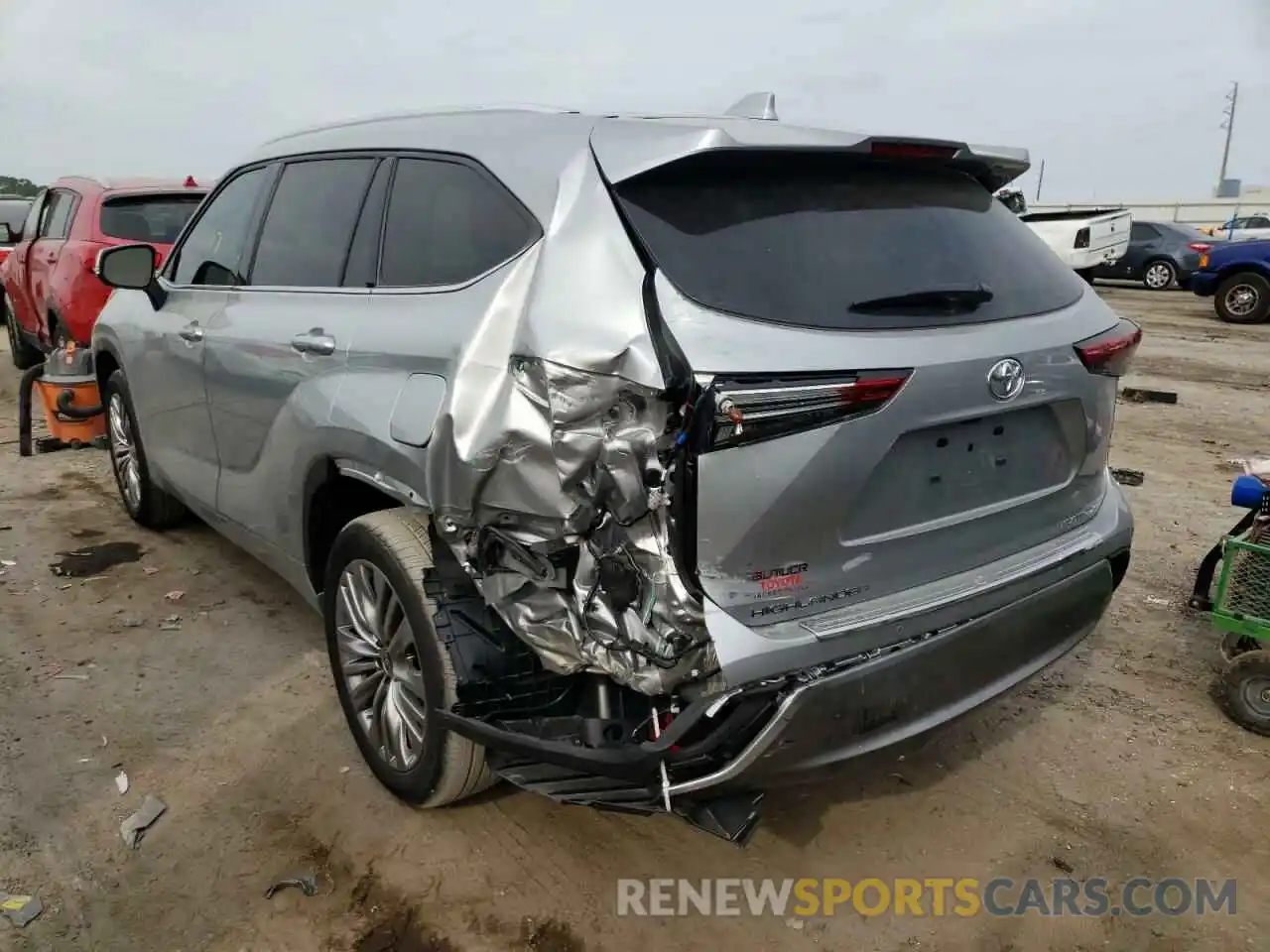 3 Photograph of a damaged car 5TDFZRAH0NS108552 TOYOTA HIGHLANDER 2022