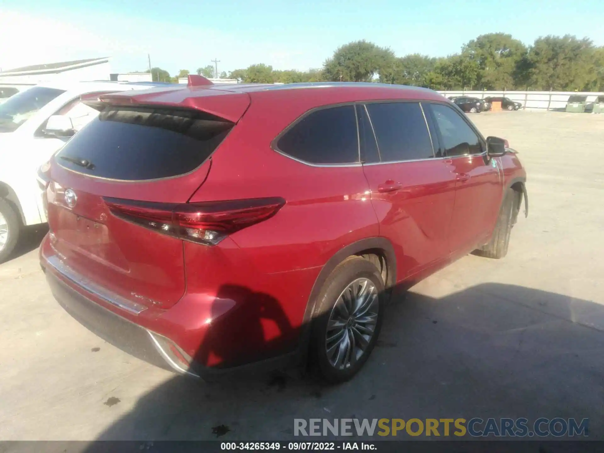 4 Photograph of a damaged car 5TDFZRAH1NS090739 TOYOTA HIGHLANDER 2022