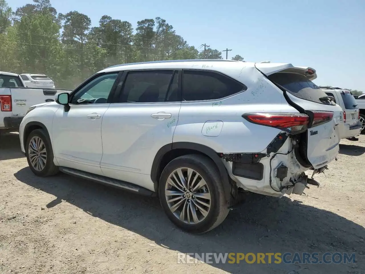 2 Photograph of a damaged car 5TDFZRAH2NS102168 TOYOTA HIGHLANDER 2022