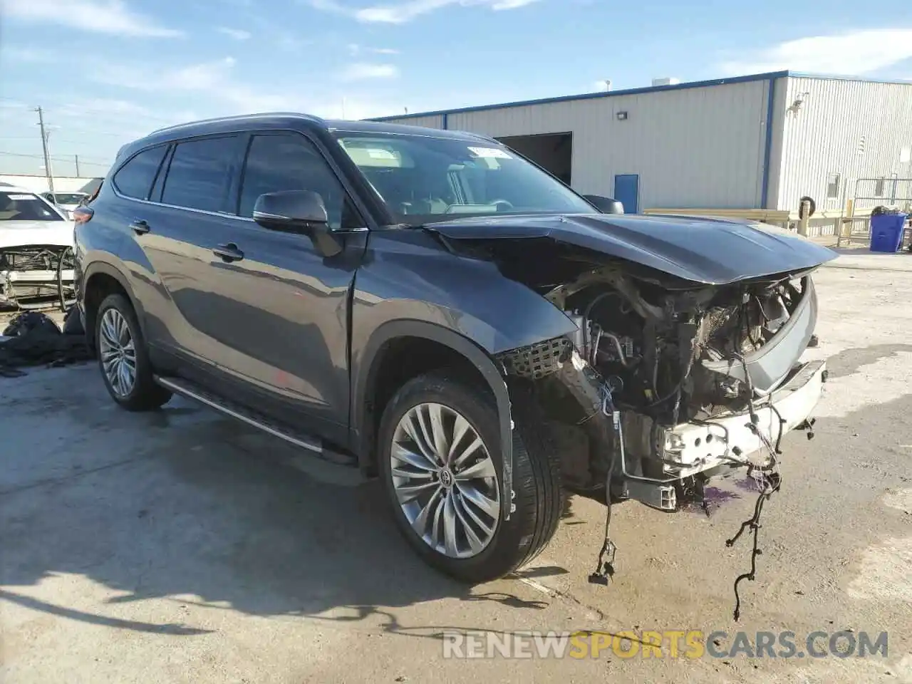 4 Photograph of a damaged car 5TDFZRAH4NS124236 TOYOTA HIGHLANDER 2022