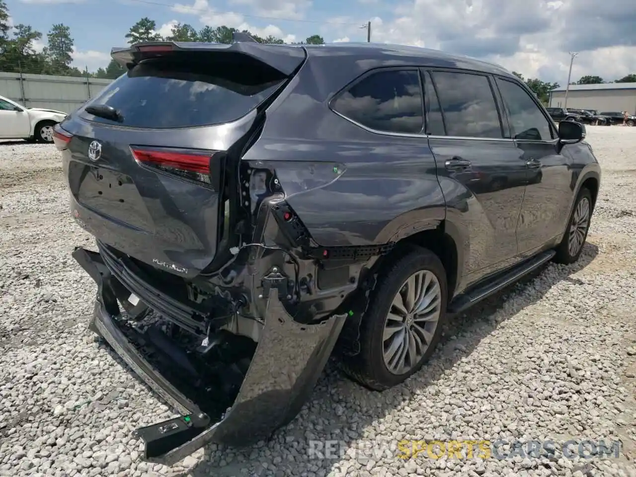 4 Photograph of a damaged car 5TDFZRAH6NS103307 TOYOTA HIGHLANDER 2022