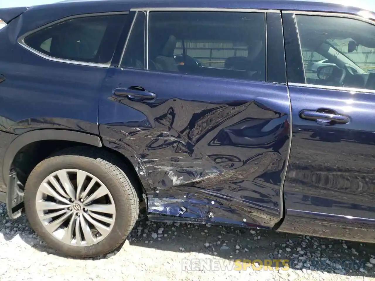 9 Photograph of a damaged car 5TDFZRAH7NS101260 TOYOTA HIGHLANDER 2022