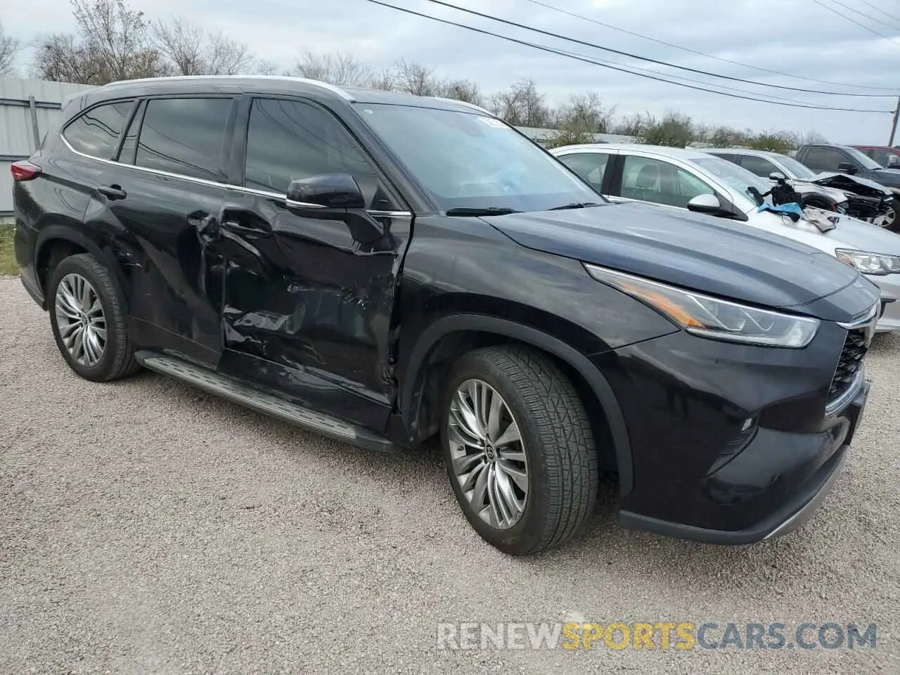 4 Photograph of a damaged car 5TDFZRAH7NS126837 TOYOTA HIGHLANDER 2022