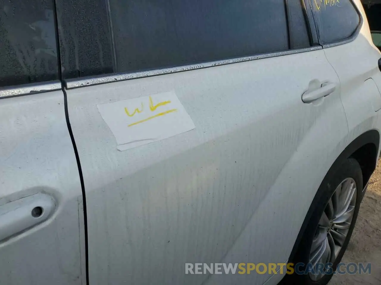 13 Photograph of a damaged car 5TDFZRAH8NS105673 TOYOTA HIGHLANDER 2022