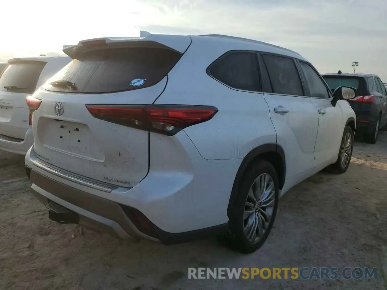 3 Photograph of a damaged car 5TDFZRAH8NS105673 TOYOTA HIGHLANDER 2022