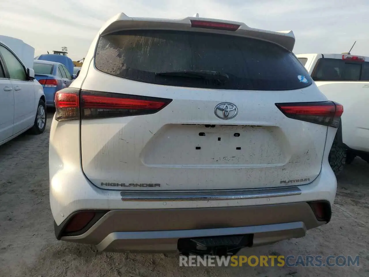 6 Photograph of a damaged car 5TDFZRAH8NS105673 TOYOTA HIGHLANDER 2022