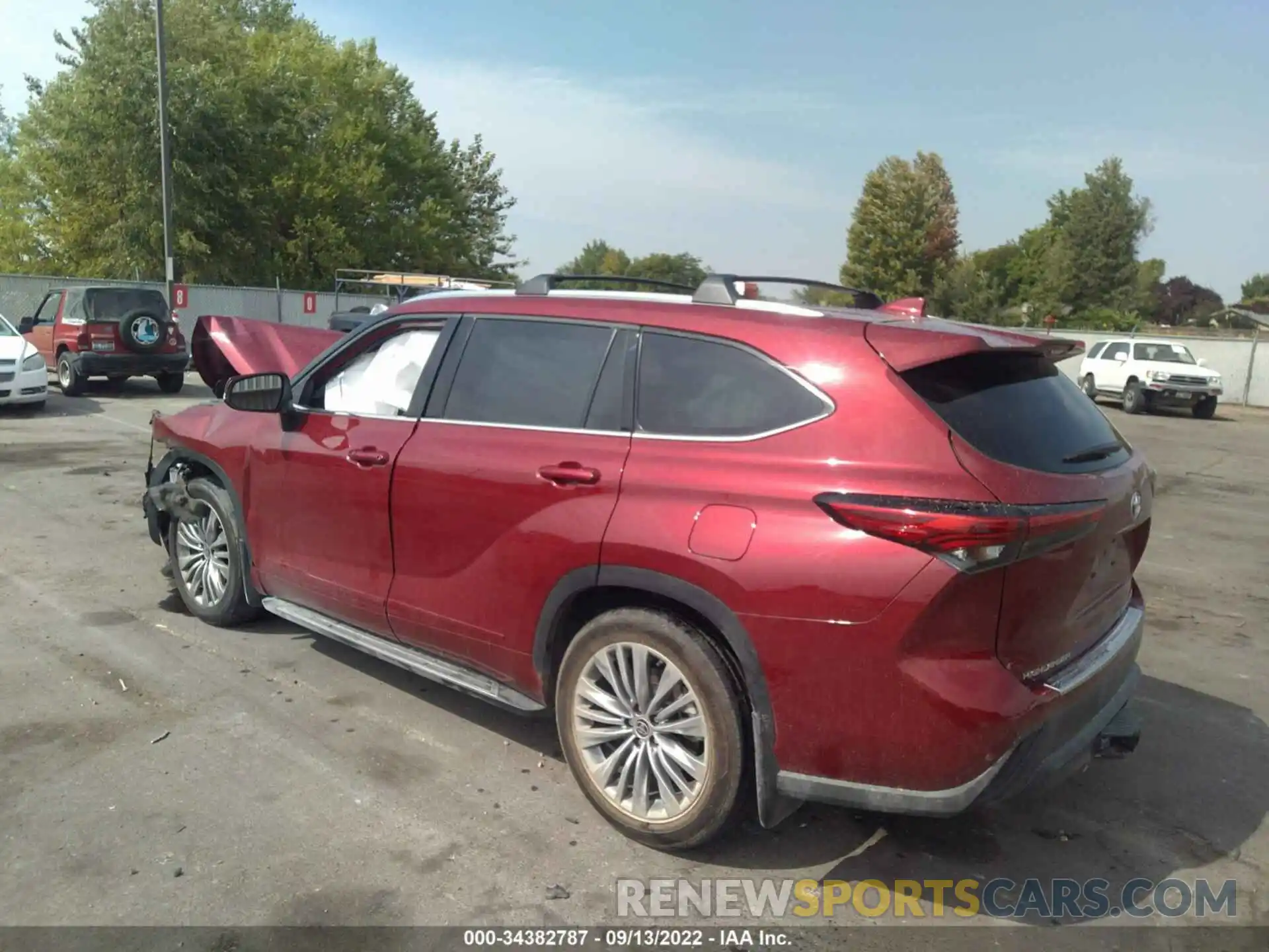 3 Photograph of a damaged car 5TDFZRBH1NS182657 TOYOTA HIGHLANDER 2022