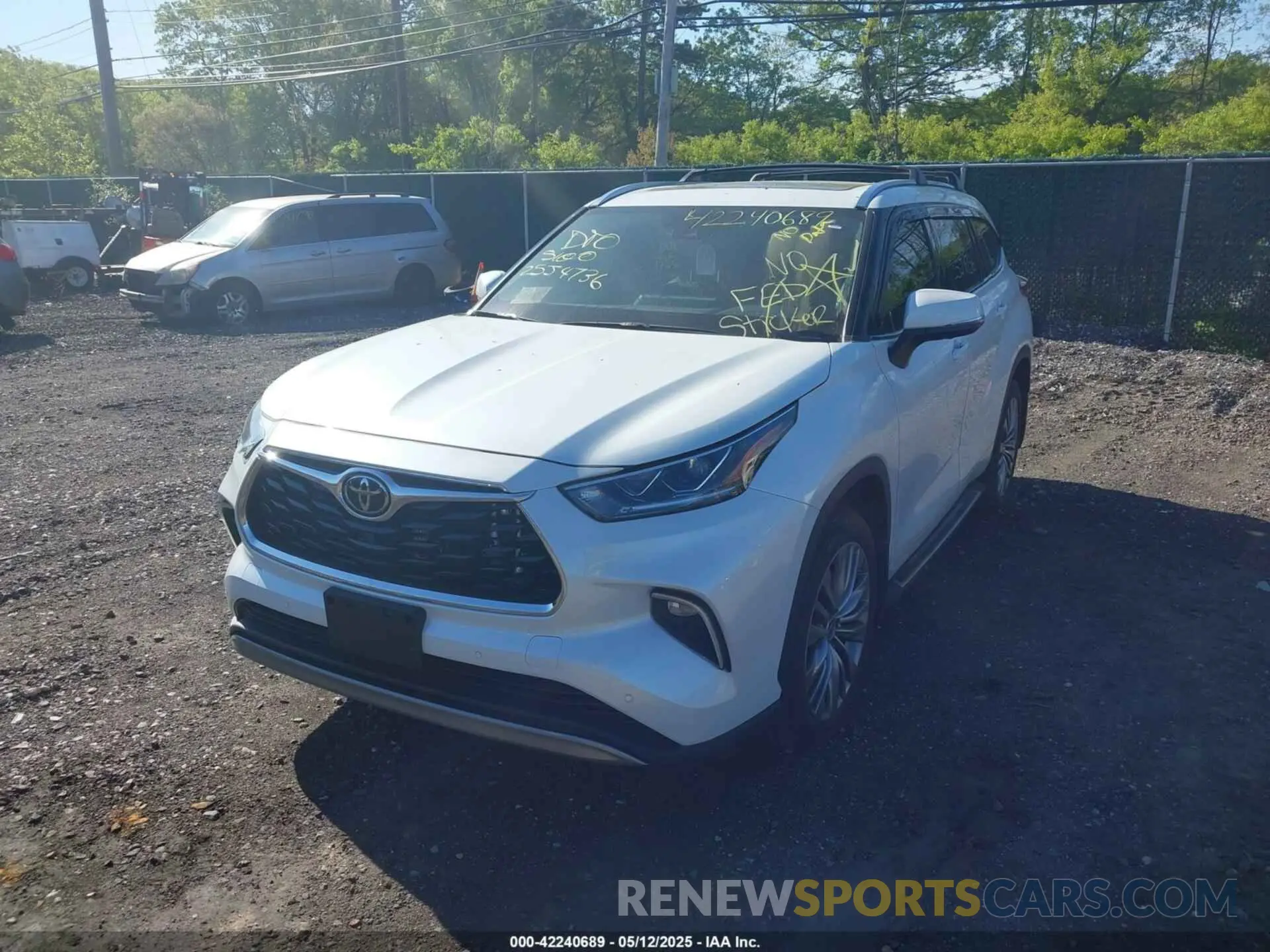 2 Photograph of a damaged car 5TDFZRBH2NS176088 TOYOTA HIGHLANDER 2022