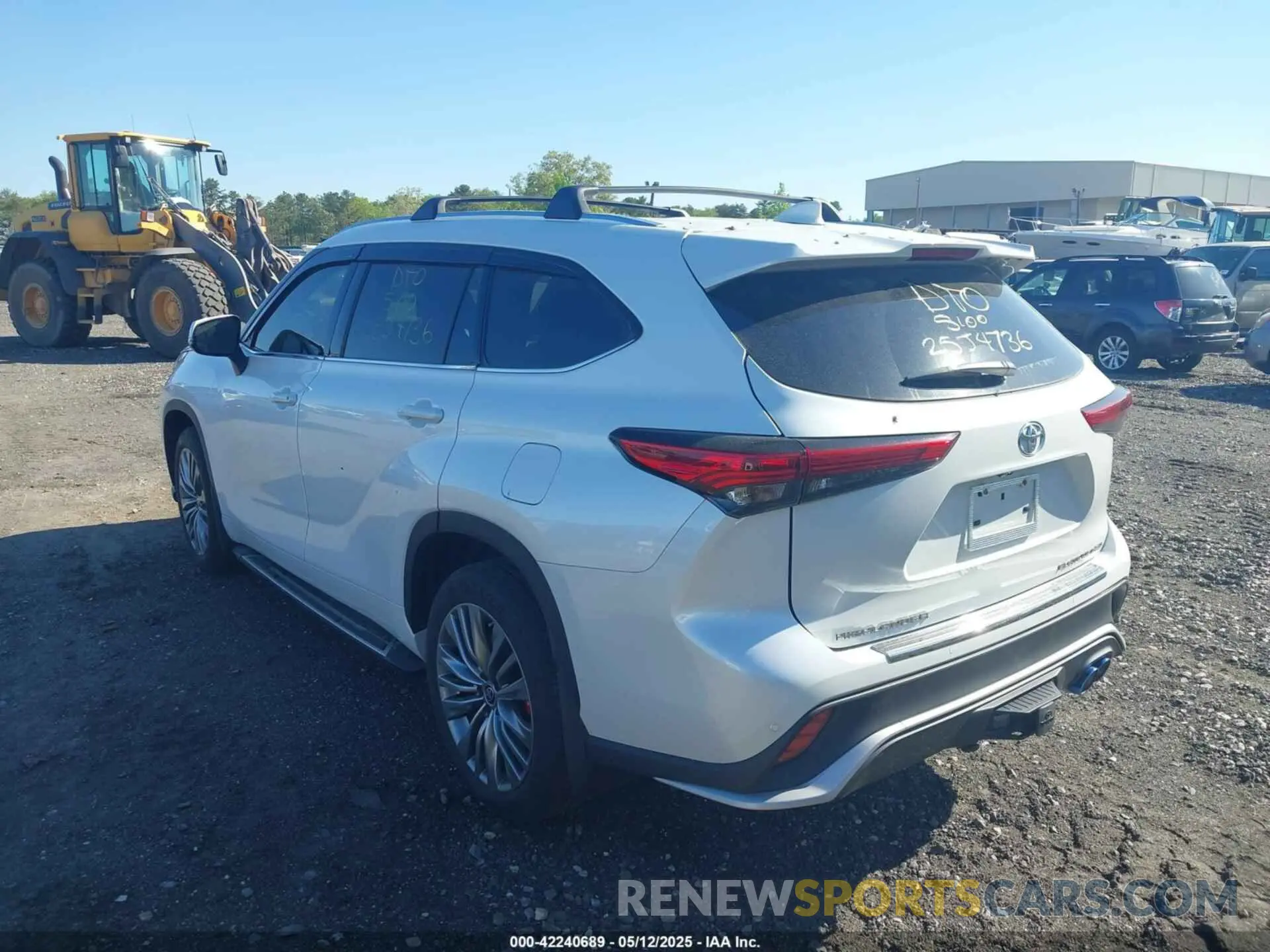 3 Photograph of a damaged car 5TDFZRBH2NS176088 TOYOTA HIGHLANDER 2022