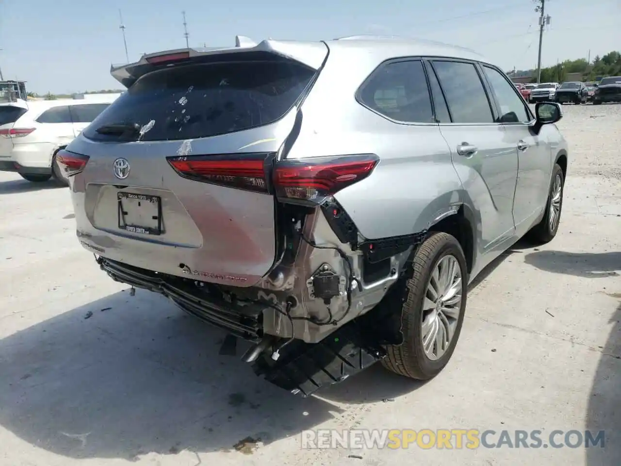 4 Photograph of a damaged car 5TDFZRBH2NS191464 TOYOTA HIGHLANDER 2022