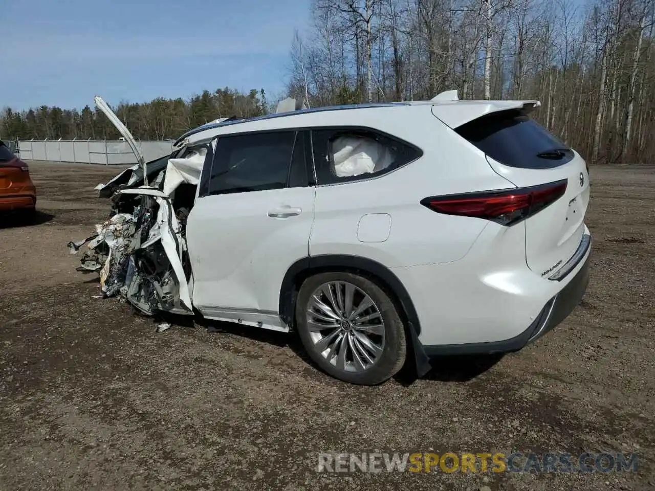 2 Photograph of a damaged car 5TDFZRBH2NS201605 TOYOTA HIGHLANDER 2022