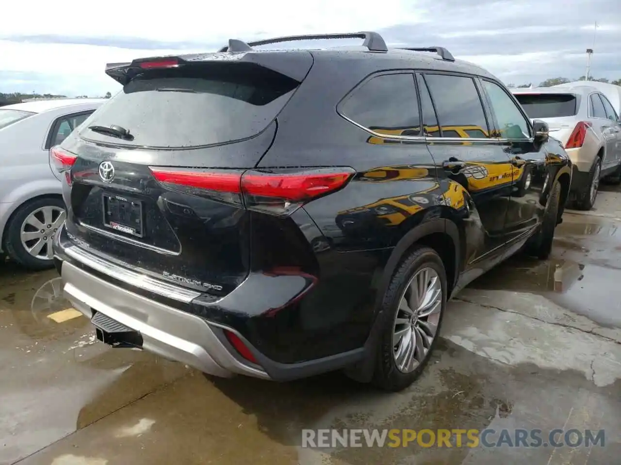 4 Photograph of a damaged car 5TDFZRBH2NS227086 TOYOTA HIGHLANDER 2022