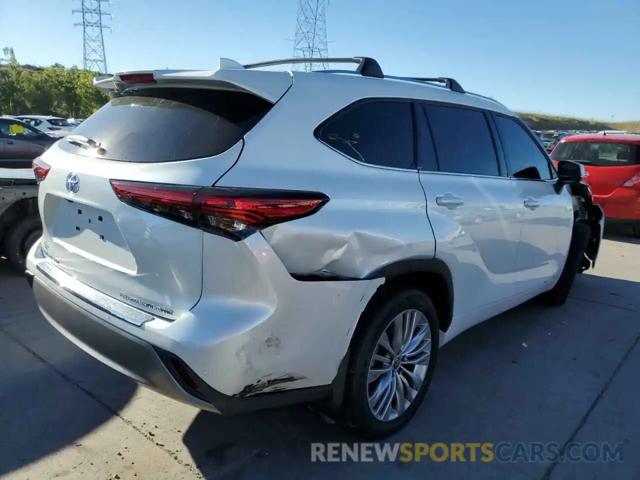 4 Photograph of a damaged car 5TDFZRBH3NS229624 TOYOTA HIGHLANDER 2022