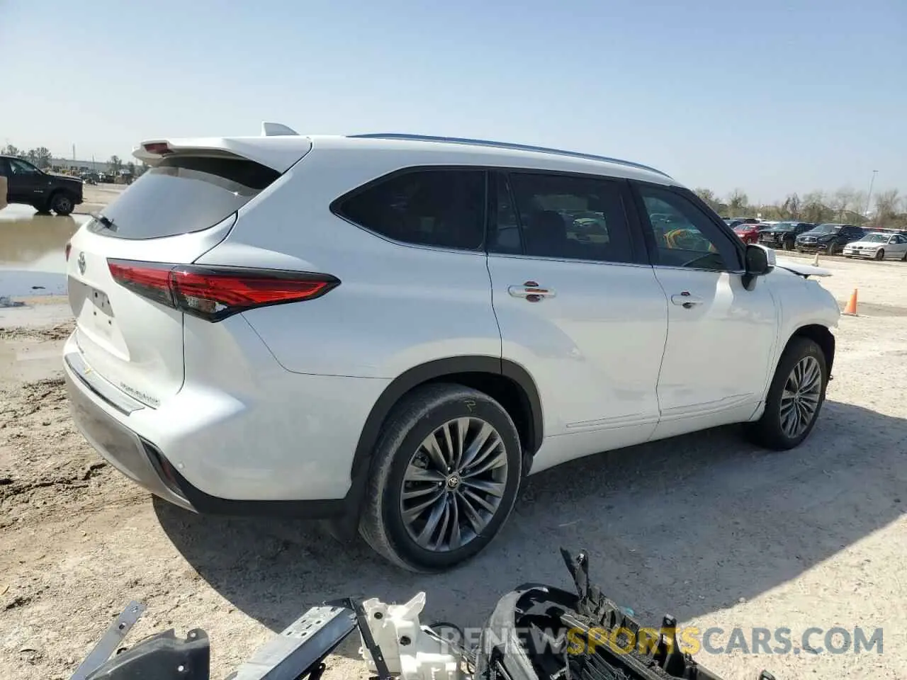 3 Photograph of a damaged car 5TDFZRBH5NS171578 TOYOTA HIGHLANDER 2022