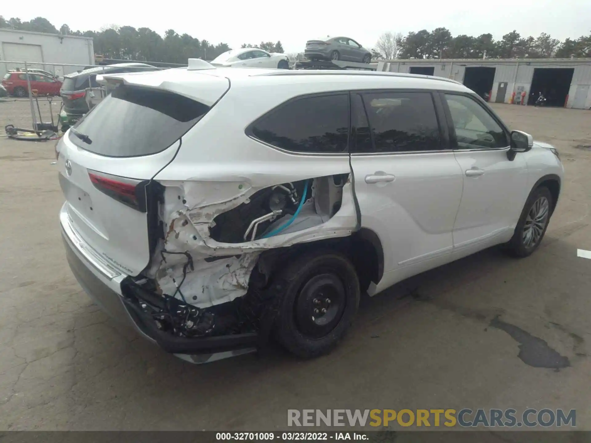 4 Photograph of a damaged car 5TDFZRBH5NS174254 TOYOTA HIGHLANDER 2022