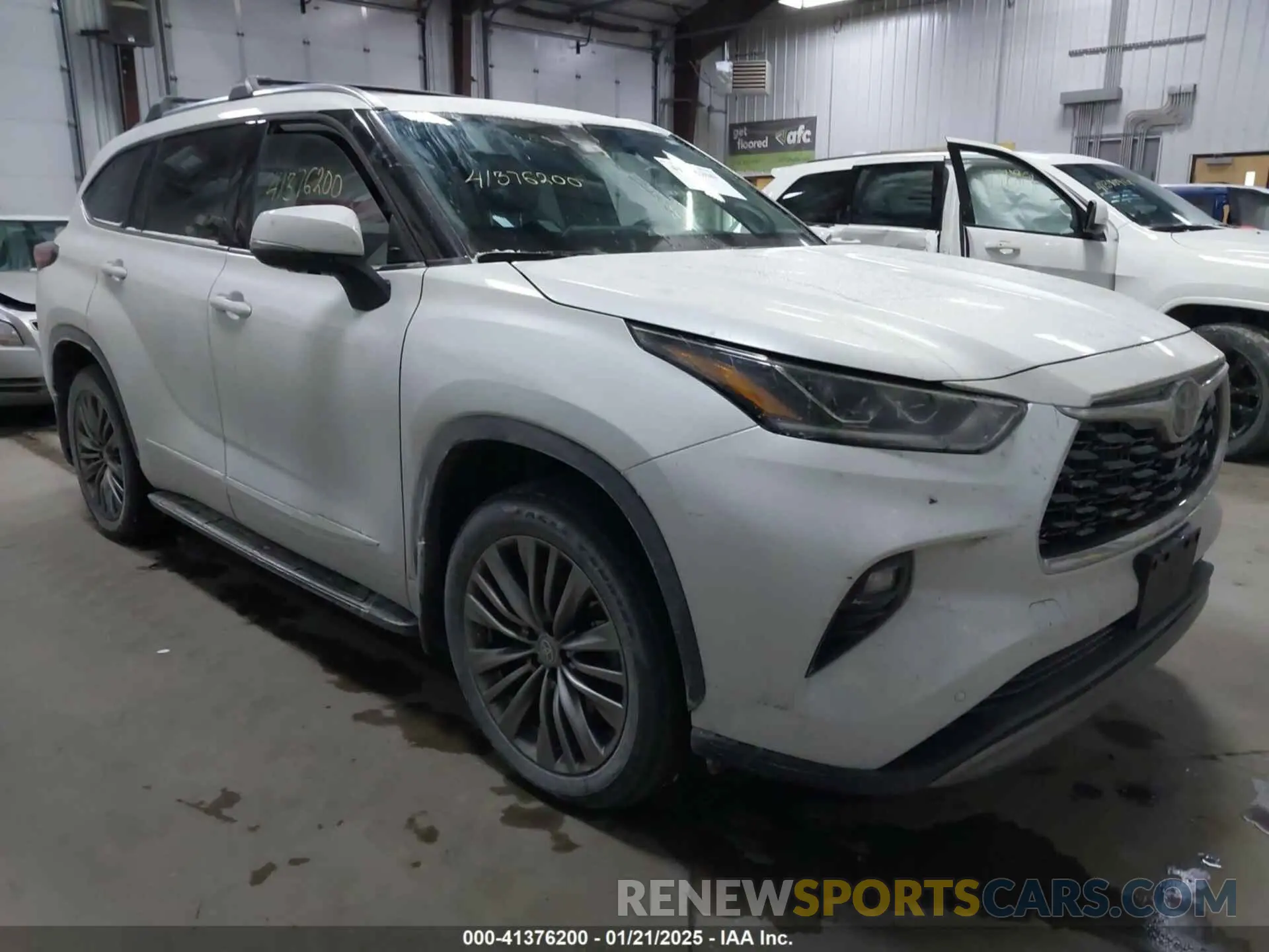 1 Photograph of a damaged car 5TDFZRBH5NS203414 TOYOTA HIGHLANDER 2022