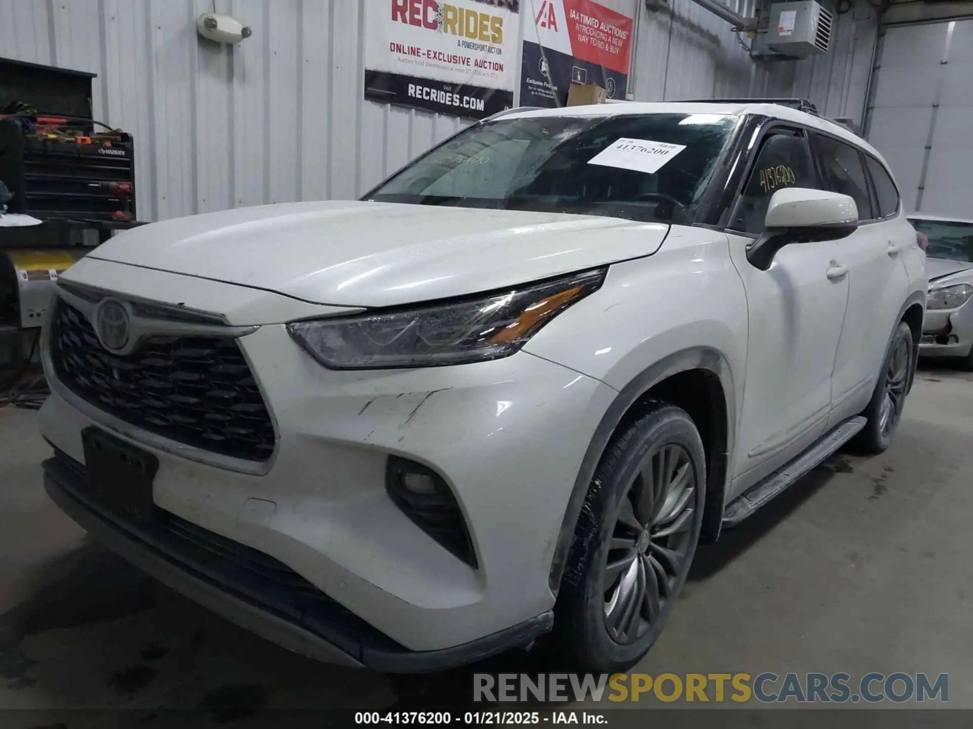 2 Photograph of a damaged car 5TDFZRBH5NS203414 TOYOTA HIGHLANDER 2022