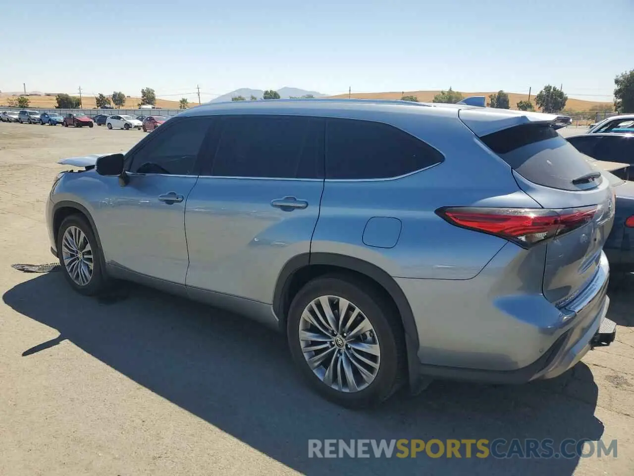 2 Photograph of a damaged car 5TDFZRBH5NS238406 TOYOTA HIGHLANDER 2022