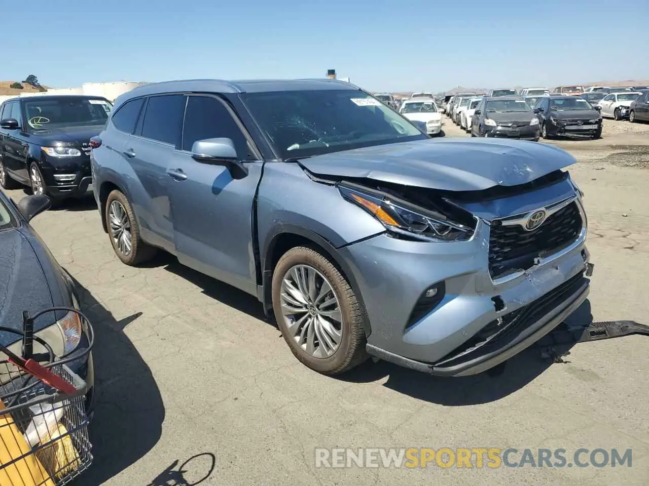 4 Photograph of a damaged car 5TDFZRBH5NS238406 TOYOTA HIGHLANDER 2022