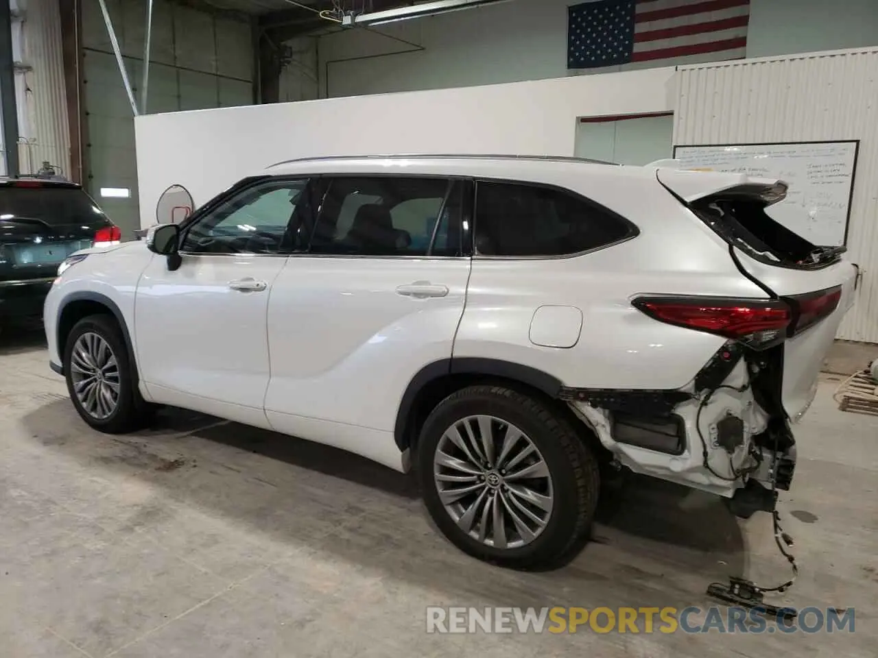 2 Photograph of a damaged car 5TDFZRBH6NS181763 TOYOTA HIGHLANDER 2022