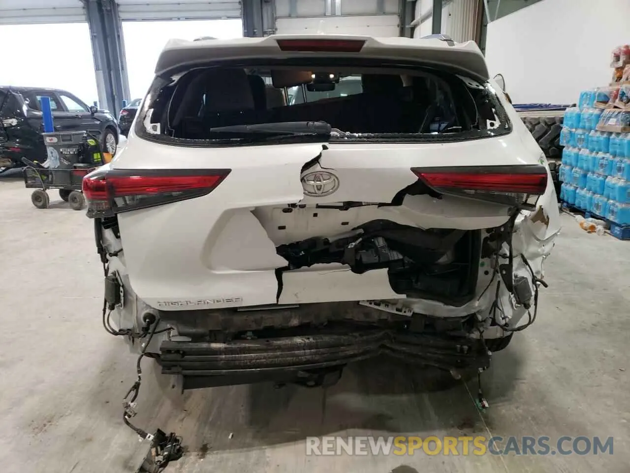 6 Photograph of a damaged car 5TDFZRBH6NS181763 TOYOTA HIGHLANDER 2022
