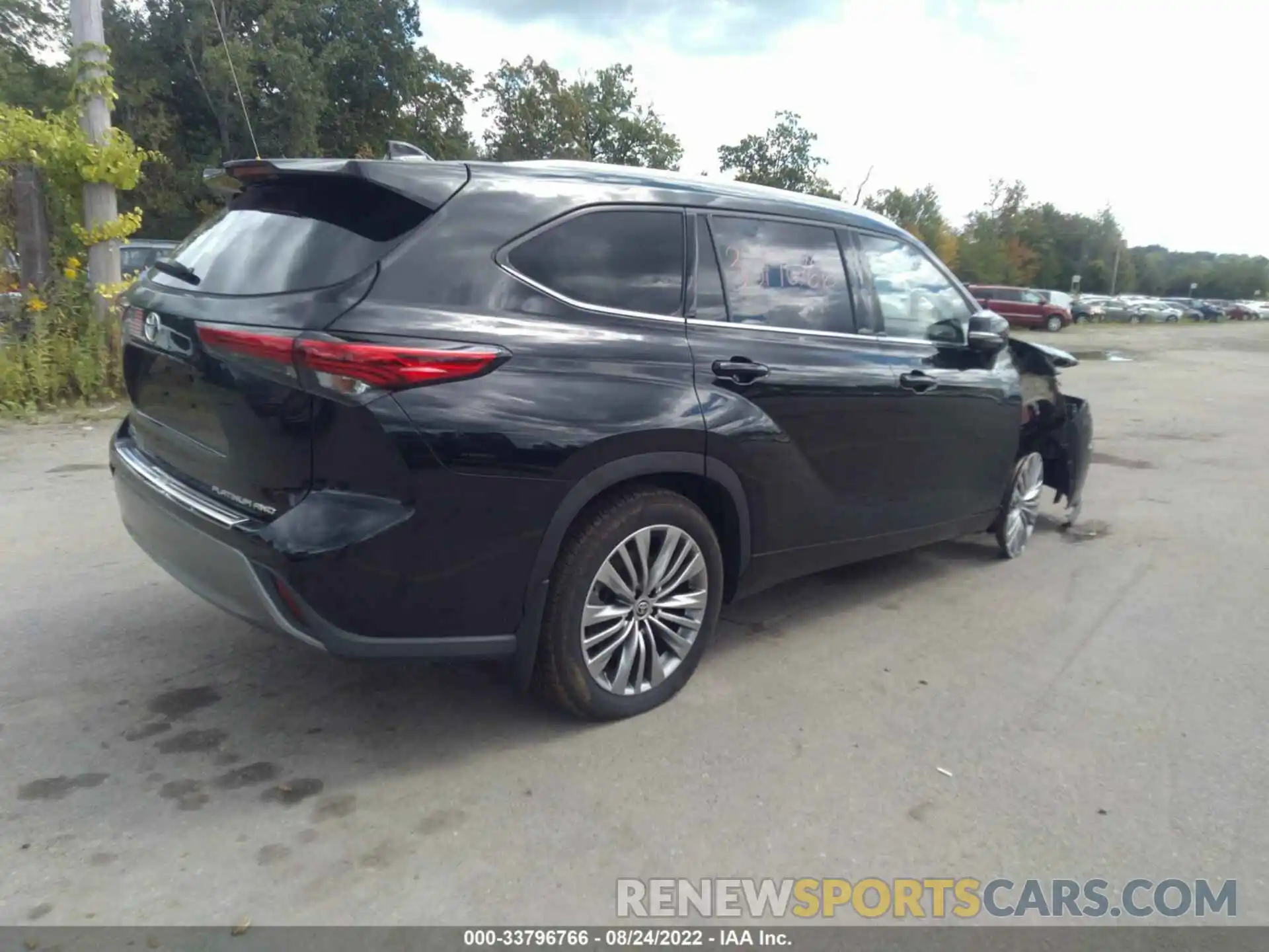 4 Photograph of a damaged car 5TDFZRBH7NS172439 TOYOTA HIGHLANDER 2022