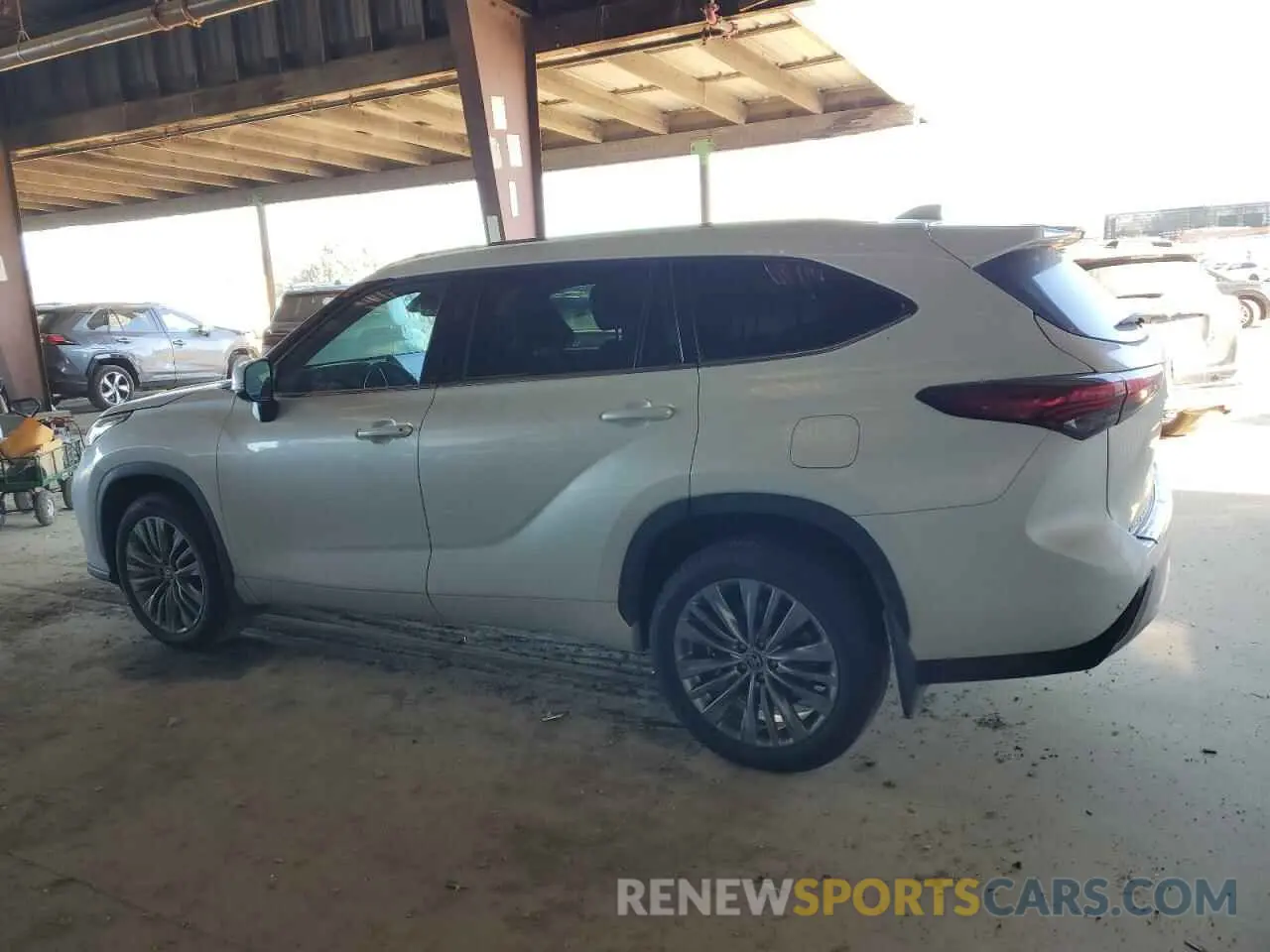 2 Photograph of a damaged car 5TDFZRBH7NS195994 TOYOTA HIGHLANDER 2022