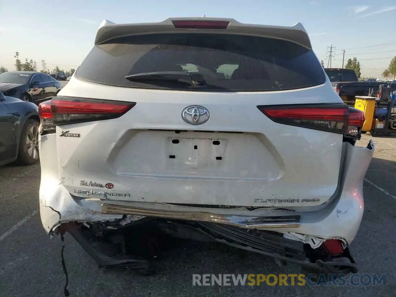 6 Photograph of a damaged car 5TDFZRBH7NS232753 TOYOTA HIGHLANDER 2022