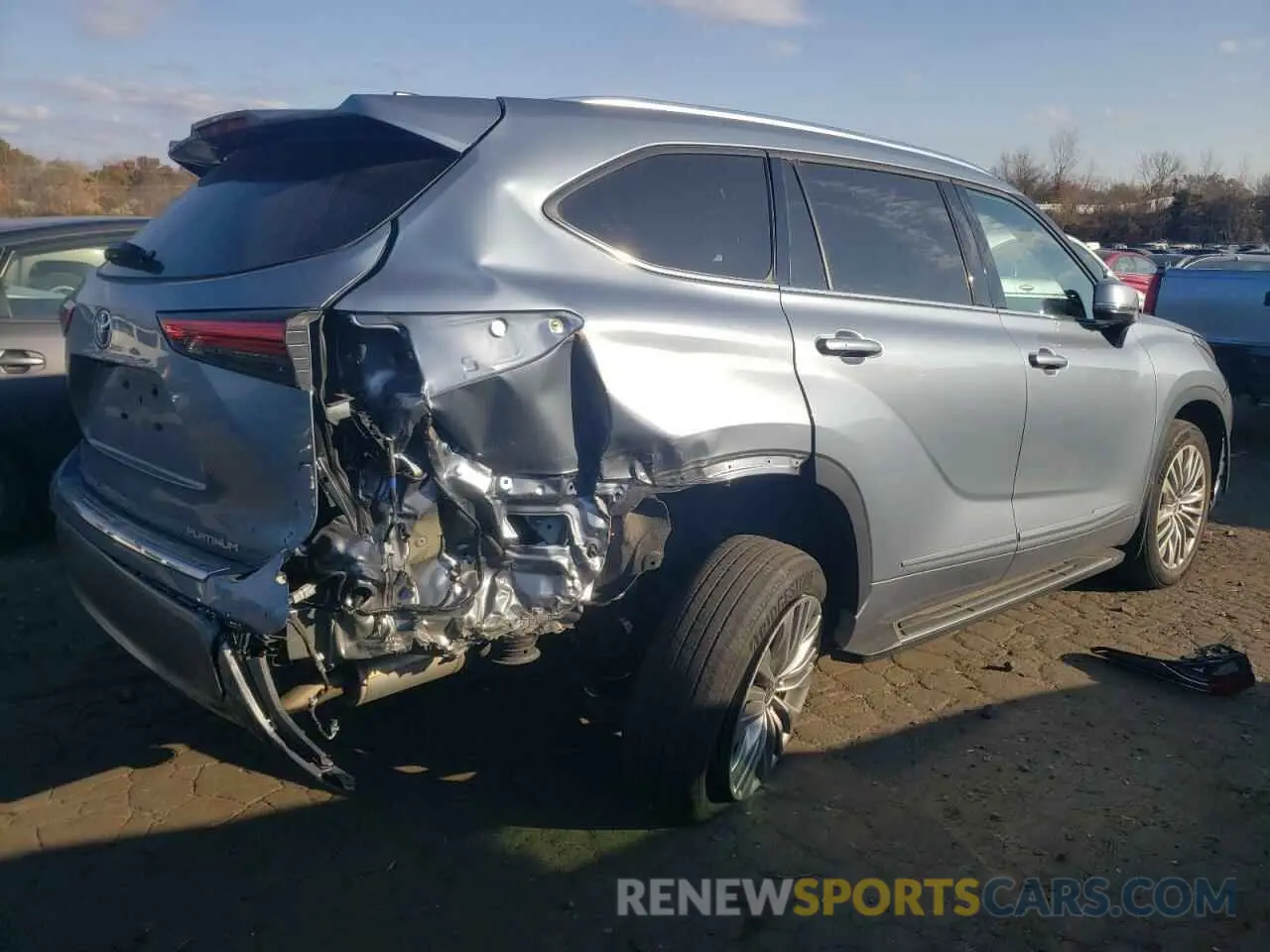 3 Photograph of a damaged car 5TDFZRBH8NS192442 TOYOTA HIGHLANDER 2022