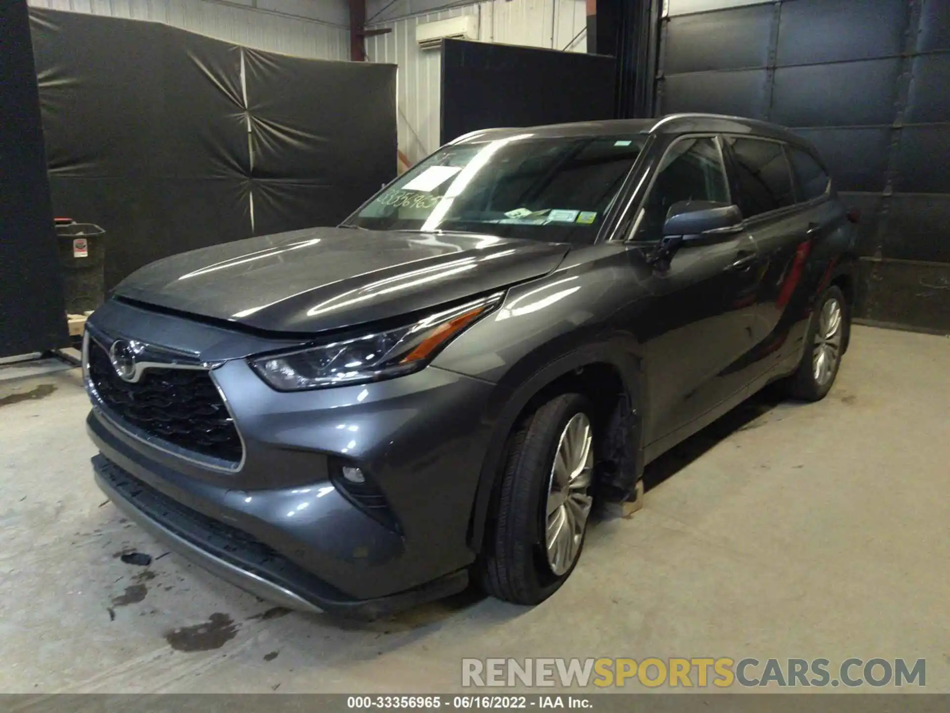 2 Photograph of a damaged car 5TDFZRBH9NS210852 TOYOTA HIGHLANDER 2022