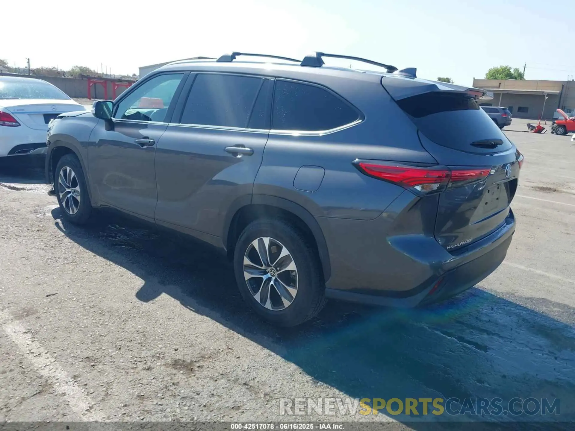3 Photograph of a damaged car 5TDGARAH1NS516618 TOYOTA HIGHLANDER 2022