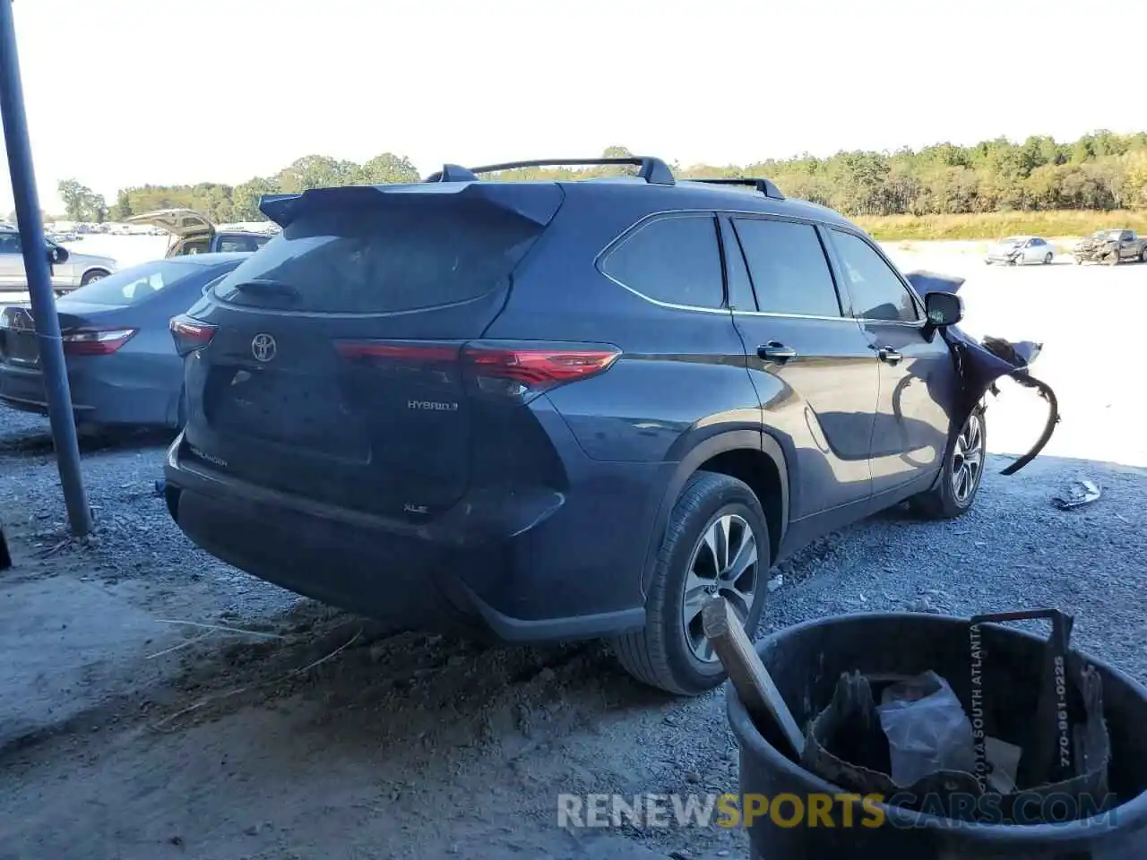 4 Photograph of a damaged car 5TDGARAH2NS510181 TOYOTA HIGHLANDER 2022