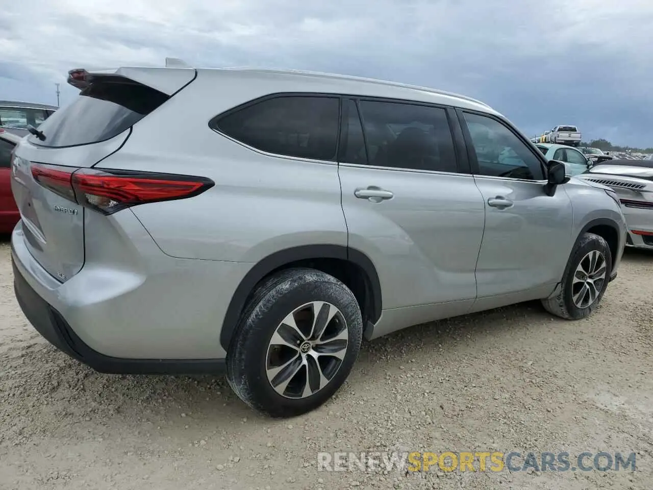 3 Photograph of a damaged car 5TDGARAH3NS510867 TOYOTA HIGHLANDER 2022