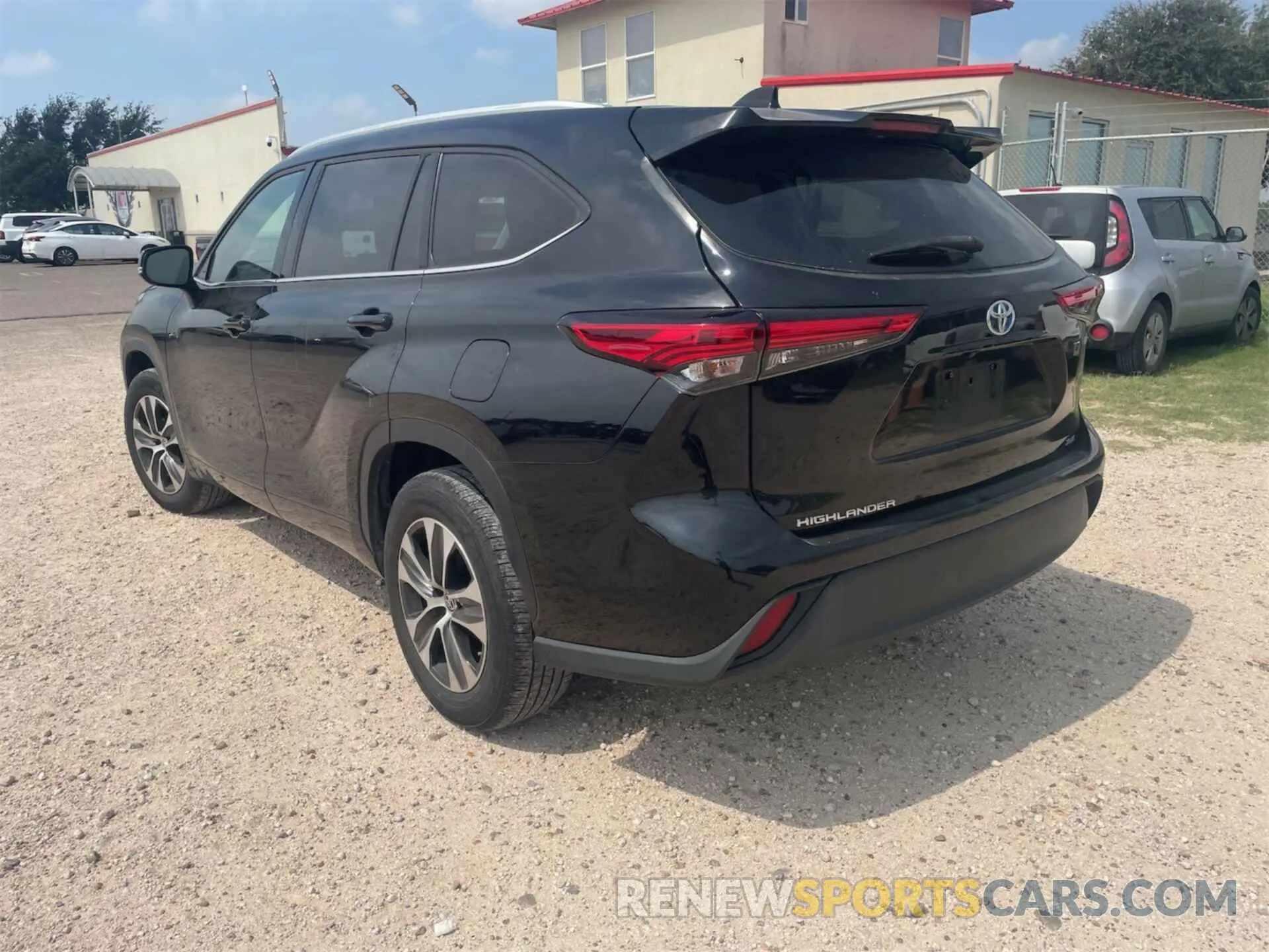 17 Photograph of a damaged car 5TDGARAH3NS512134 TOYOTA HIGHLANDER 2022