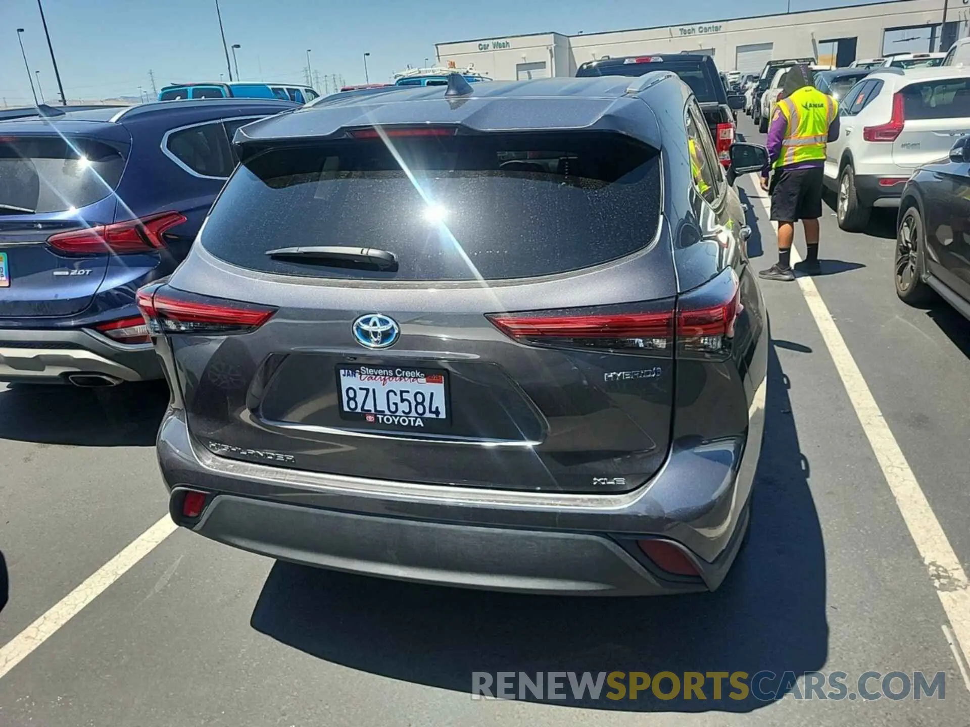 29 Photograph of a damaged car 5TDGARAH4NS511719 TOYOTA HIGHLANDER 2022