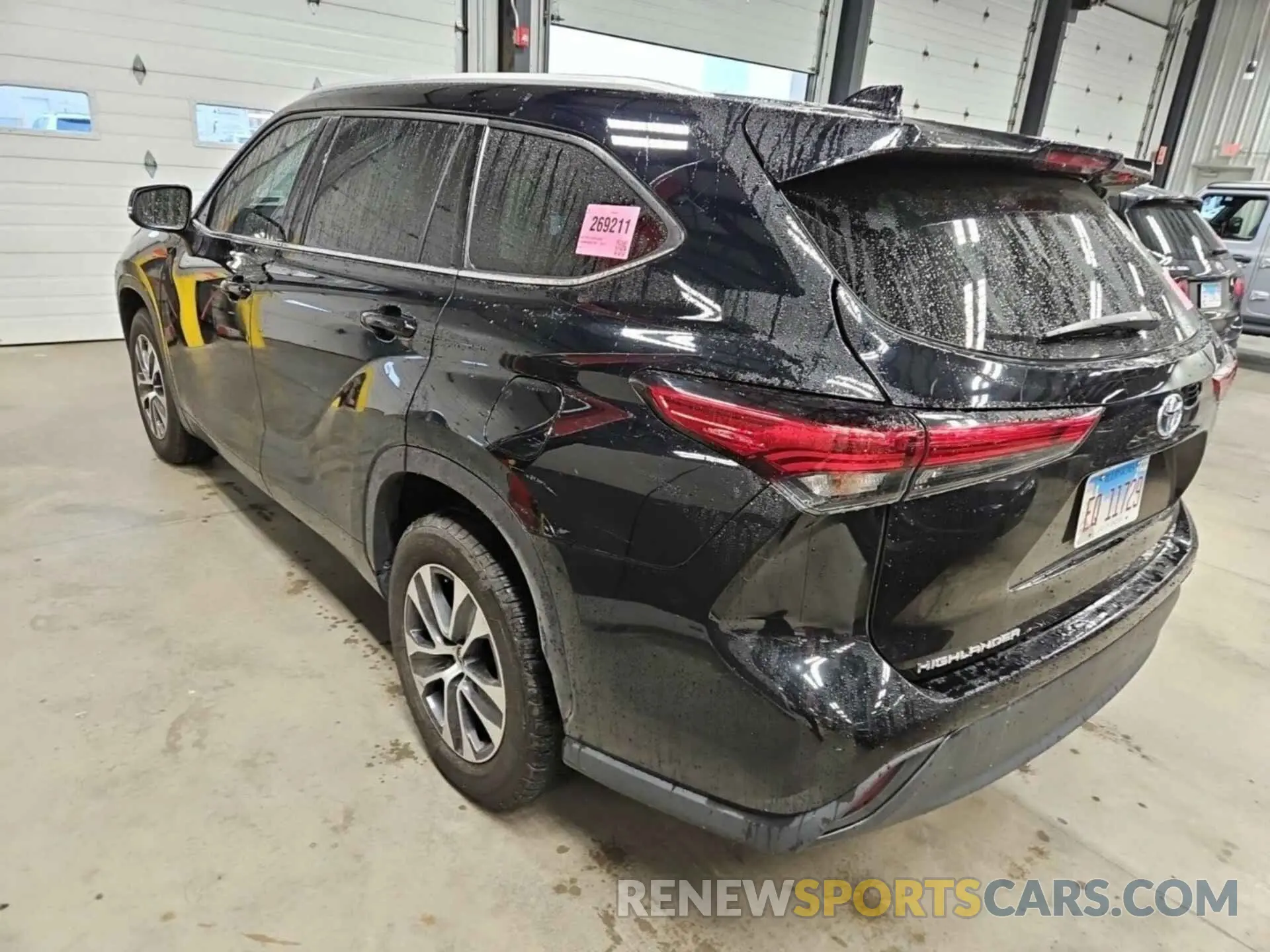 7 Photograph of a damaged car 5TDGARAH5NS511387 TOYOTA HIGHLANDER 2022